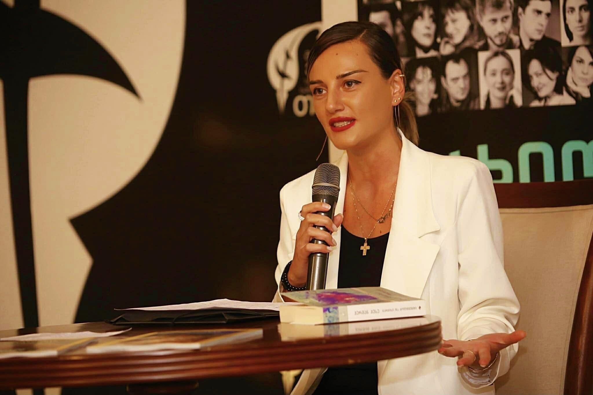 c61dee2b f5f9 491d aab2 43ec31963810